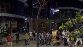রিকশাচালককে হত্যার অভিযোগে মধ্যরাতে রণক্ষেত্র উত্তরা, পুলিশের সঙ্গে ধাওয়া-পাল্টা ধাওয়া