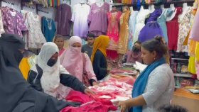 সাভার-ধামরাইয়ে জমেছে ঈদবাজার, কেনাকাটার ধুম