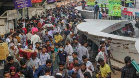 সদরঘাট পরিদর্শনে নৌপরিবহন প্রতিমন্ত্রী: ৩ লঞ্চকে জরিমানা, ৪৩ জন আটক 
