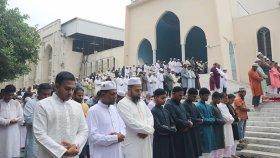 বায়তুল মোকাররমে ঈদের প্রথম জামাত অনুষ্ঠিত