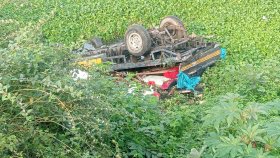 পিকআপ ভ্যান খাদে পড়ে ৪ জন নিহত