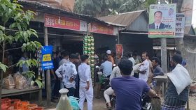 দোকানে পেট্রল মজুত করে বেশি দামে বিক্রি, ১০০ লিটার উদ্ধার