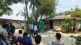 টুঙ্গিপাড়ায় বিস্ফোরণে দগ্ধ মাদ্রাসাছাত্রের বাড়িতে অভিযান, ককটেলসদৃশ বস্তু উদ্ধার