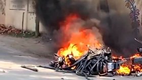 বালুর ঘাট দখলে গিয়ে মাঝিকে মারধর, ছাত্রদল নেতাকর্মীদের এলাকাবাসীর ধাওয়া