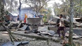 বিশ্বাস ও শেখ বংশের ৩ ঘণ্টার সংঘর্ষে একজন নিহত, ৩০ বাড়িতে ভাঙচুর