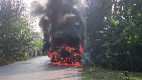 এবার যাত্রীবাহী চলন্ত বাসে আগুন