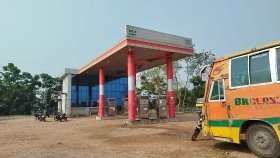 তেল না পেয়ে ফিলিং স্টেশনের ব্যবস্থাপককে ট্রাকচাপায় হত্যার অভিযোগ