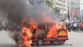 আগুনে পুড়লো হাসপাতালের অ্যাম্বুলেন্স