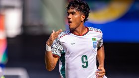 অসুস্থ মাকে জয় উপহার মানিকের