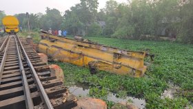 ৫ ওয়াগনে থাকা দুই লাখ লিটার ডিজেলের ২০-৩০ শতাংশ ক্ষতিগ্রস্ত