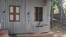 মাদারীপুরে দুই গ্রুপের তিন ঘণ্টার সংঘর্ষে ২০টি বাড়িঘর ভাঙচুর