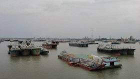জ্বালানি সংকট: ঘাটে বসে আছে শত শত ট্রলার-জাহাজ