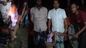 নতুন নলকূপ দিয়ে বের হচ্ছে ‘গ্যাস’, জ্বলছে আগুন