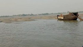 কয়রায় ঝড়ে নদীতে নৌকাডুবিতে দুই জেলে নিখোঁজ