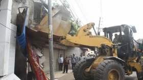 সায়েদাবাদ বাস টার্মিনালে ২৪০টি ‘অবৈধ’ কাউন্টার উচ্ছেদ