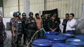 রূপগঞ্জে অবৈধ মজুত ২ হাজার লিটার সয়াবিন তেলের সন্ধান, গুদাম সিল