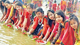 বছরে একদিন এক সুতোয় ‘প্রেমের’ মালা গাঁথেন তারা