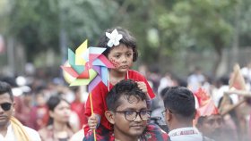 পহেলা বৈশাখে রমনা–শাহবাগে দিনভর জনস্রোত
