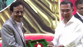 স্বাধীনতা পুরস্কারপ্রাপ্তদের হাতে পদক তুলে দিলেন প্রধানমন্ত্রী