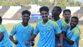 চার লাল কার্ডের দিনে আবাহনী ও মোহামেডানের জয়, কিংসের ড্র