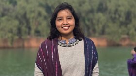 মানসুরাকে এমপি পদে মনোনয়ন দেওয়ায় মিষ্টি বিতরণ