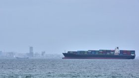 হরমুজে কন্টেইনার জাহাজে ইরানের গোলাবর্ষণ