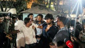 শাহবাগে সাংবাদিক ও ডাকসু নেতাদের ওপর হামলা  