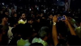 হালিমে মাছি পাওয়ার অভিযোগে হোটেল কর্মচারীকে বাটি ছুড়ে মারলেন জাকসু নেতা