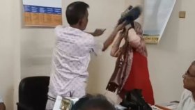 কলেজে ঢুকে নারী শিক্ষককে বিএনপি নেতার মারধর, নেপথ্যে কী