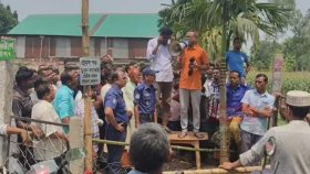 মিছিল নিয়ে তেলের পাম্পে ইউএনওর ওপর হামলা, অস্ত্র ছিনিয়ে নেওয়ার চেষ্টা
