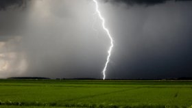 বজ্রাঘাতে একদিনে ১৪ জনের মৃত্যু