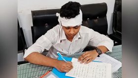 পাখা খুলে পড়লো এসএসসি পরীক্ষার্থীর ওপর, মাথায় ব্যান্ডেজ দিয়ে পরীক্ষা