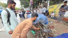 ঢাকা কলেজের সামনে শিক্ষার্থীদের ‘উচ্ছেদ অভিযান’ 