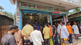 থানার পাশেই স্বর্ণের দোকানে চুরি