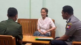কারাগার থেকে গৃহবন্দি অং সান সু চি