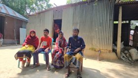 এক পরিবারের চারজনই প্রতিবন্ধী: জরাজীর্ণ ঘরে মানবেতর জীবন 