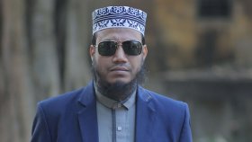 কলেজে গিয়ে অবরুদ্ধ এমপি আমির হামজা