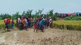 নরসিংদীতে ৩ জনের লাশ উদ্ধার, হত্যাকাণ্ড বলছেন স্বজনরা 