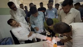 দুই পক্ষের সংঘর্ষ থামাতে গিয়ে আহত এমপি