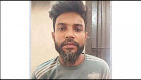 যাত্রীবাহী মাইক্রোবাস মনে করে পুলিশের গাড়িতে হামলা, এরপর যা ঘটলো