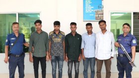 ১৮ লাখ টাকায় পাসের চুক্তি, কনস্টেবল নিয়োগ পরীক্ষায় ডিভাইসসহ আটক ৫