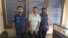 বিদেশি নাগরিককে হেনস্তা করে ভিডিও বানানো টিকটকার গ্রেফতার