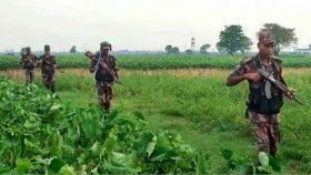 সীমান্তে মাইকিং করে সতর্কতা জারি