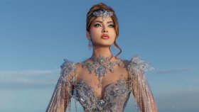 কানে রূপালি ঝলকে নজর কাড়লেন উর্বশী রাউতেলা
