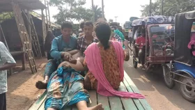 ১ ঘণ্টা যানজটে আটকে থেকে ভ্যানেই রোগীর মৃত্যু