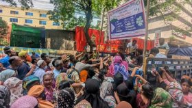 টিসিবির ট্রাক সেল: স্বল্প আয়ের পাশাপাশি মধ্যবিত্তদেরও অপেক্ষা