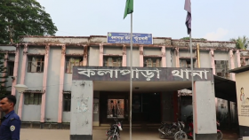 রাতে সিঁধ কেটে ঘরে ঢুকে ঘুমন্ত শিক্ষার্থীকে সংঘবদ্ধ ধর্ষণের অভিযোগ 