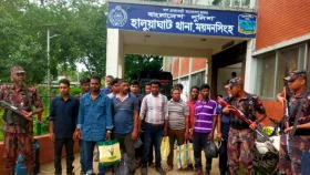 সীমান্ত দিয়ে ১০ বাংলাদেশিকে ফেরত পাঠালো বিএসএফ