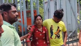 প্রেমিকের মুক্তির দাবিতে মোবাইল টাওয়ারের চূড়ায় তরুণী
