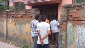আত্মীয়ের বাসা থেকে স্বামী-স্ত্রী ও সন্তানের লাশ উদ্ধার